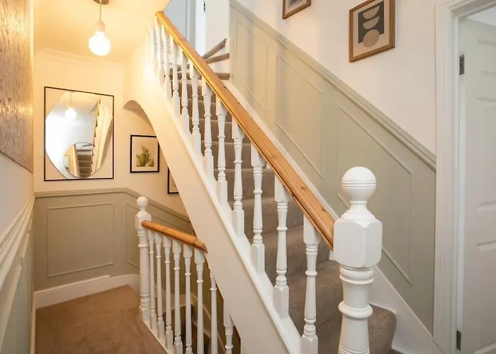 Stylish 4 Bed Home In Central Nottingham W/Parking