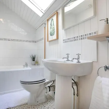 Stylish 4 Bed Home In Central Nottingham W/Parking Exterior photo