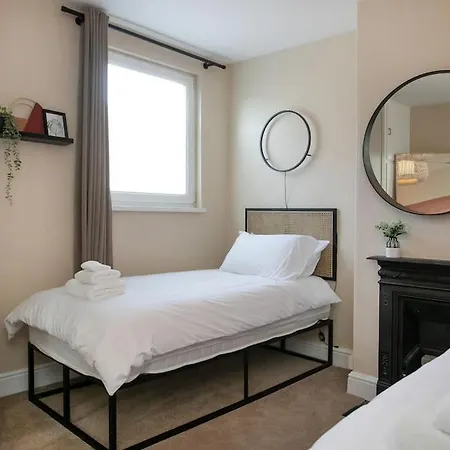 Stylish 4 Bed Home In Central Nottingham W/Parking Exterior photo