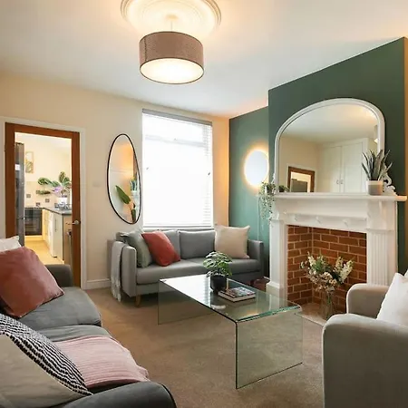 Stylish 4 Bed Home In Central Nottingham W/Parking Exterior photo